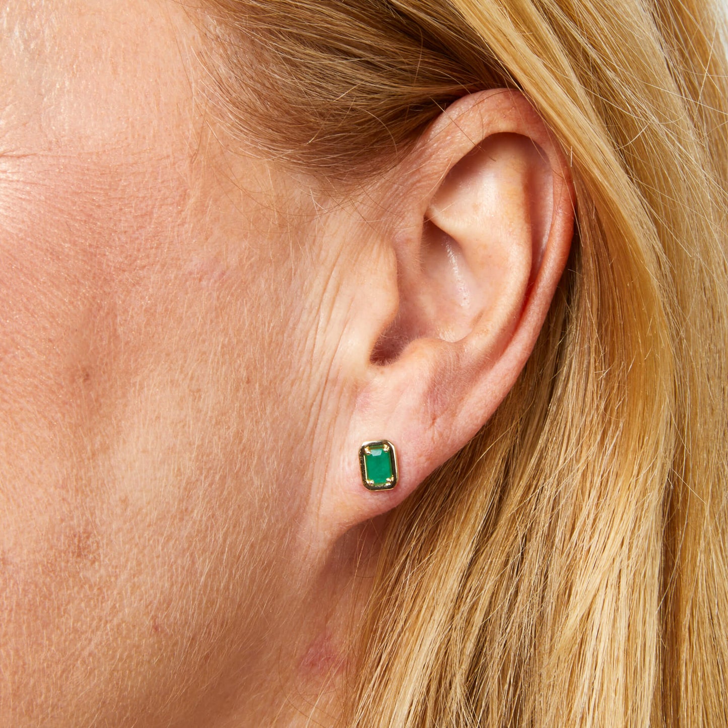 Chunky Border Emerald Stud Earrings in 9ct Gold