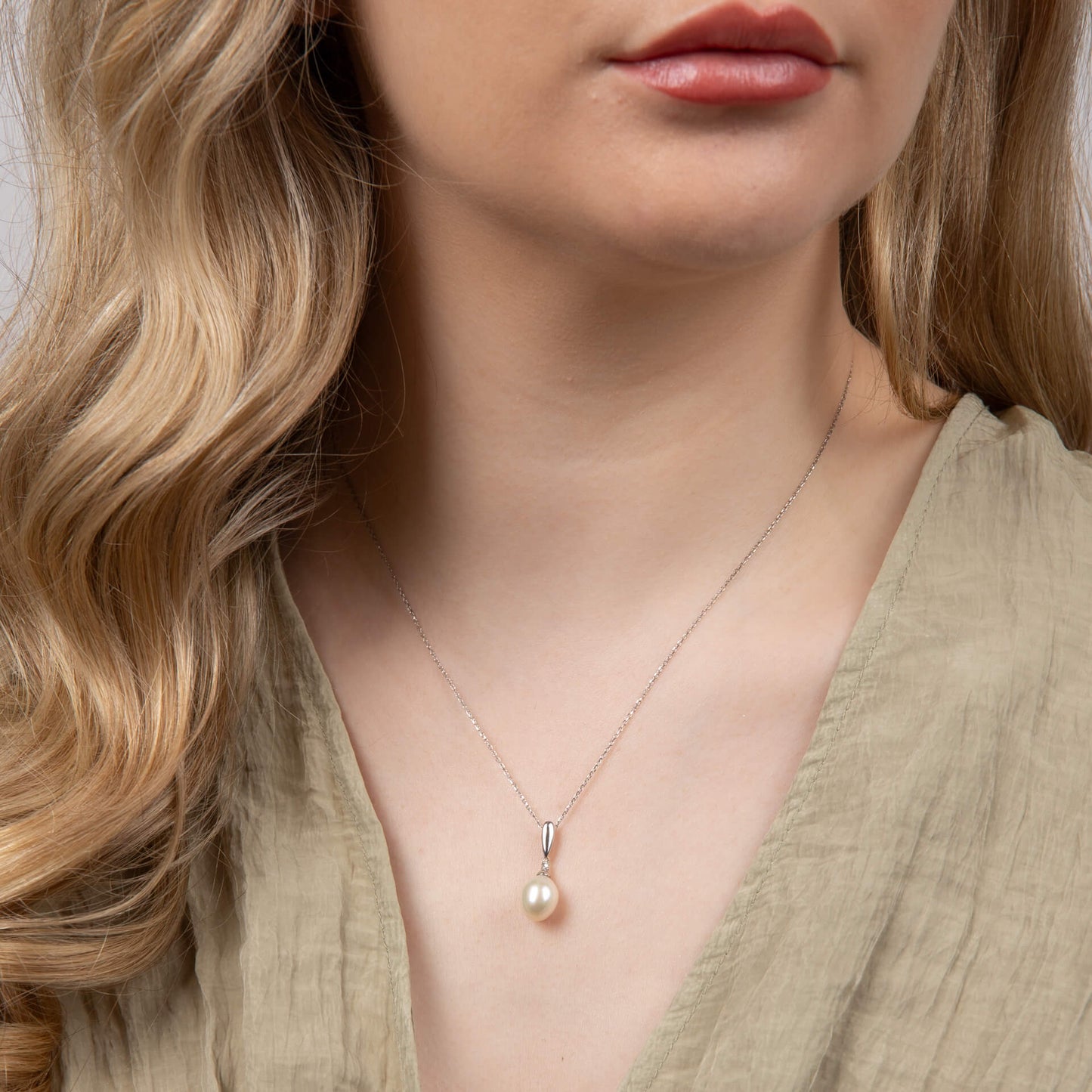 Freshwater Pearl and Diamond Drop Pendant in 9ct Gold