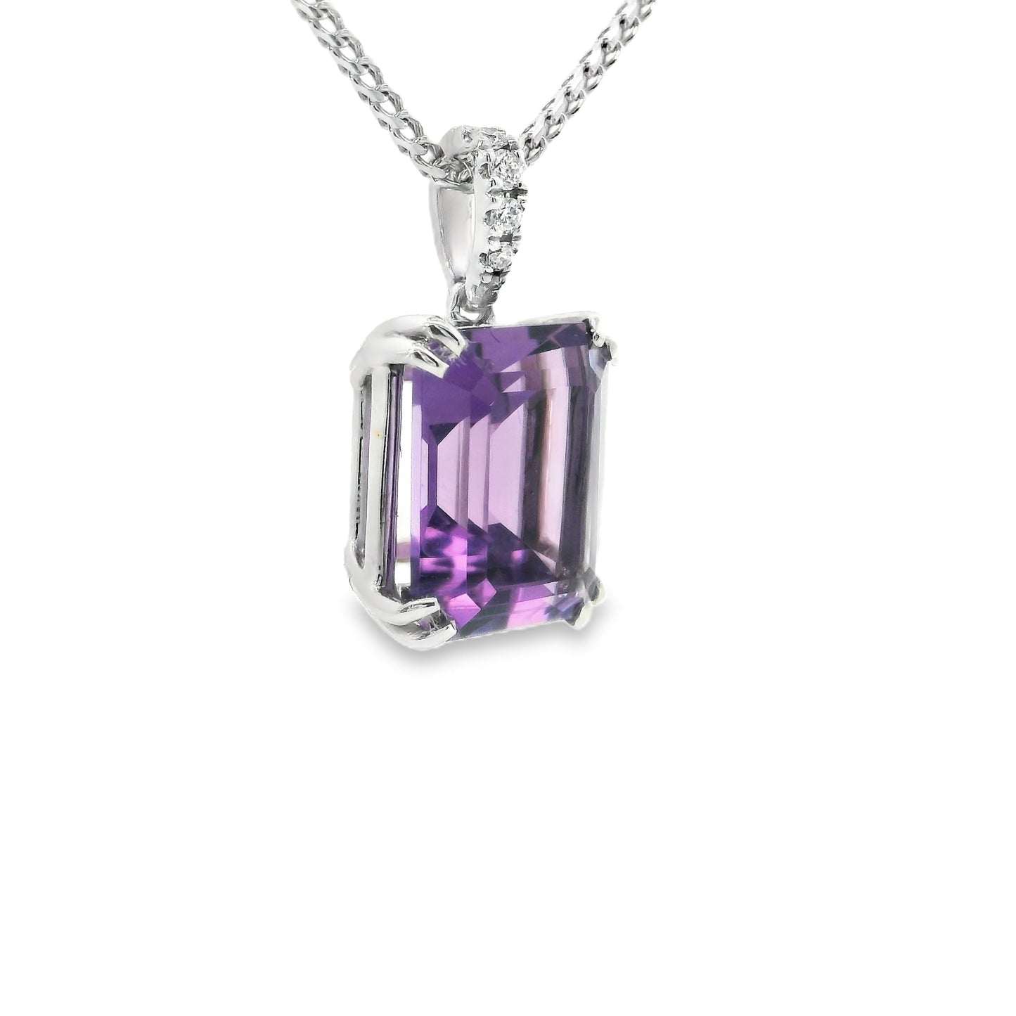 18 White Gold Pendant with Amethyst