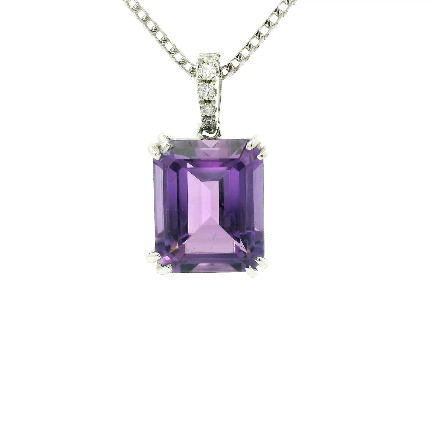 18 White Gold Pendant with Amethyst