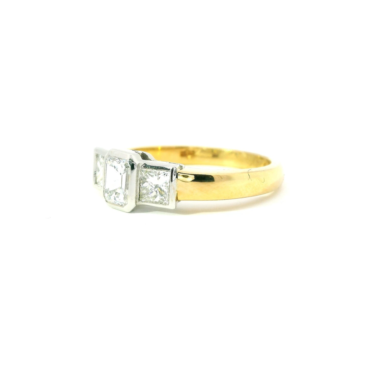 18ct Gold Ring with Diamonds