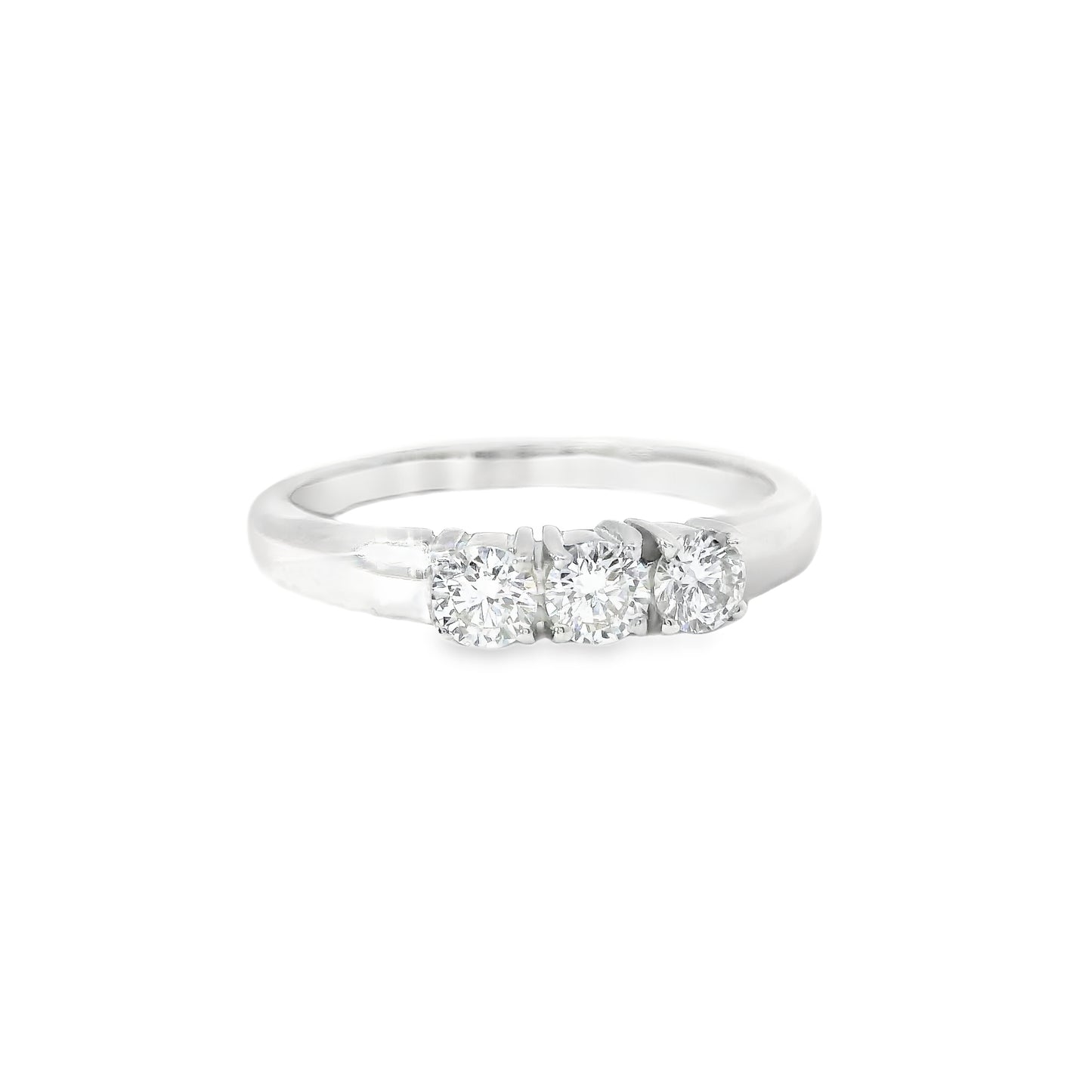 18ct White Gold Ring with Diamonds