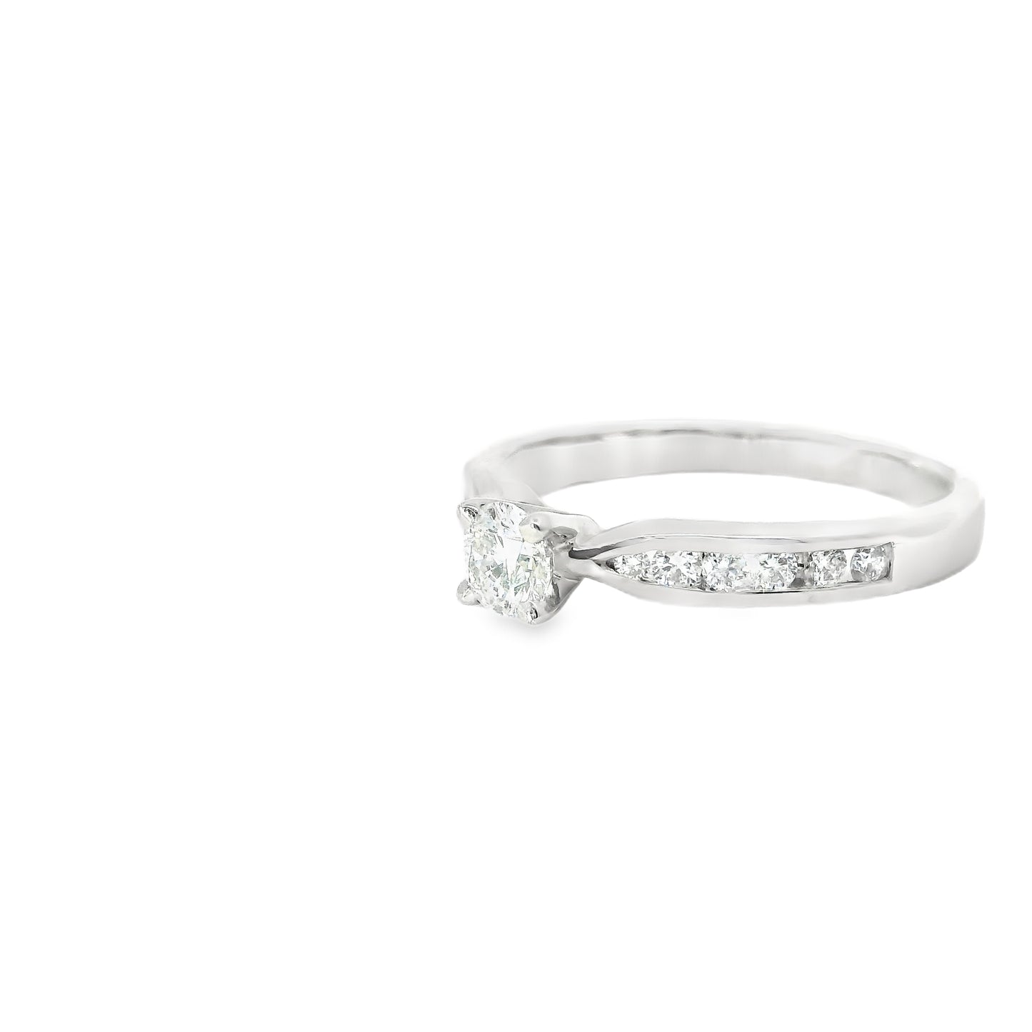 18ct White Gold Ring with Diamonds