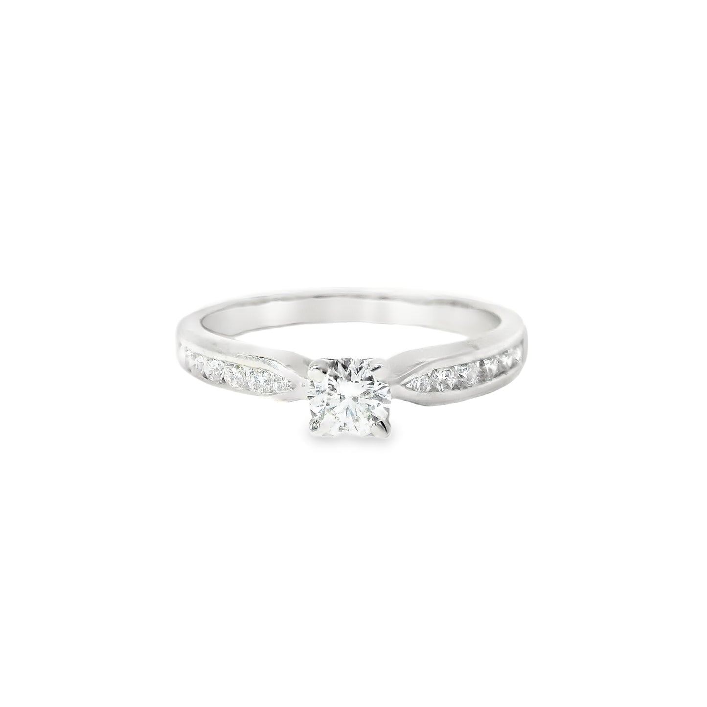 18ct White Gold Ring with Diamonds