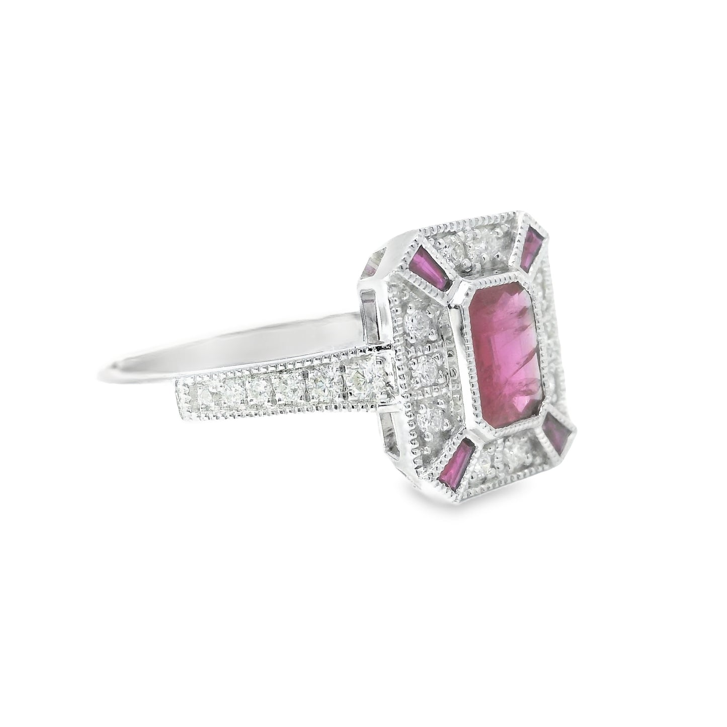 18ct White Gold Ring with Diamonds and Ruby