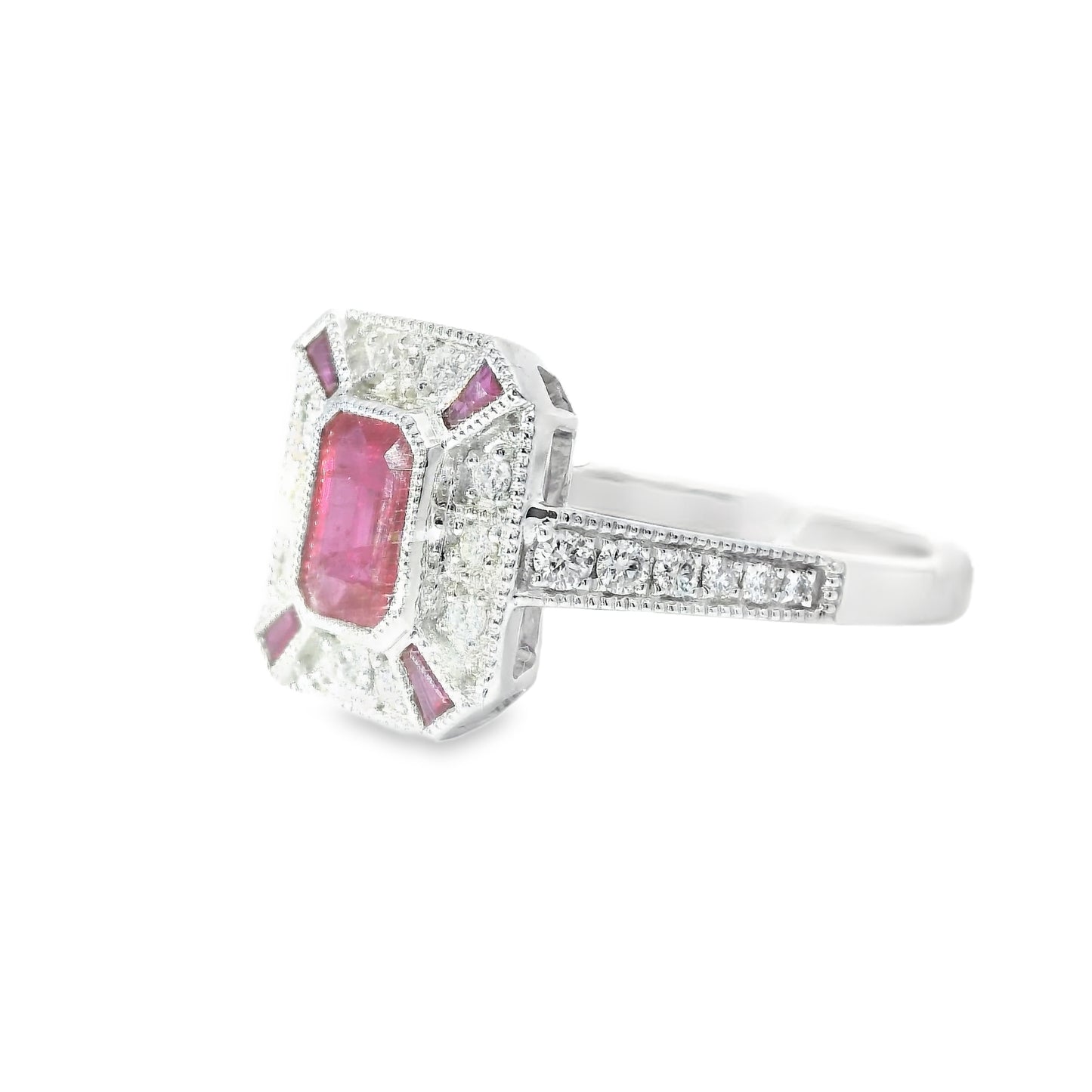 18ct White Gold Ring with Diamonds and Ruby