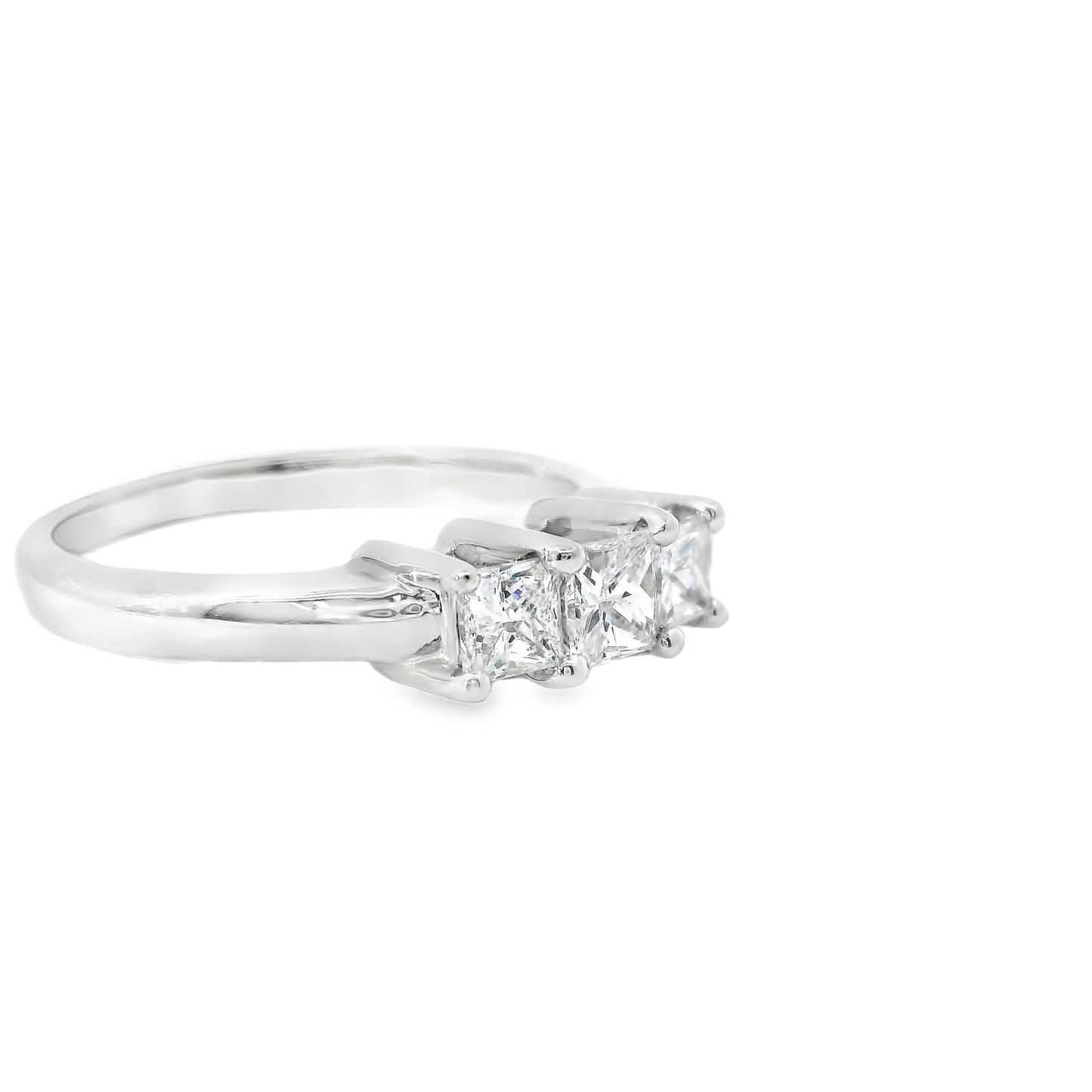 18ct White Gold Ring with Diamonds