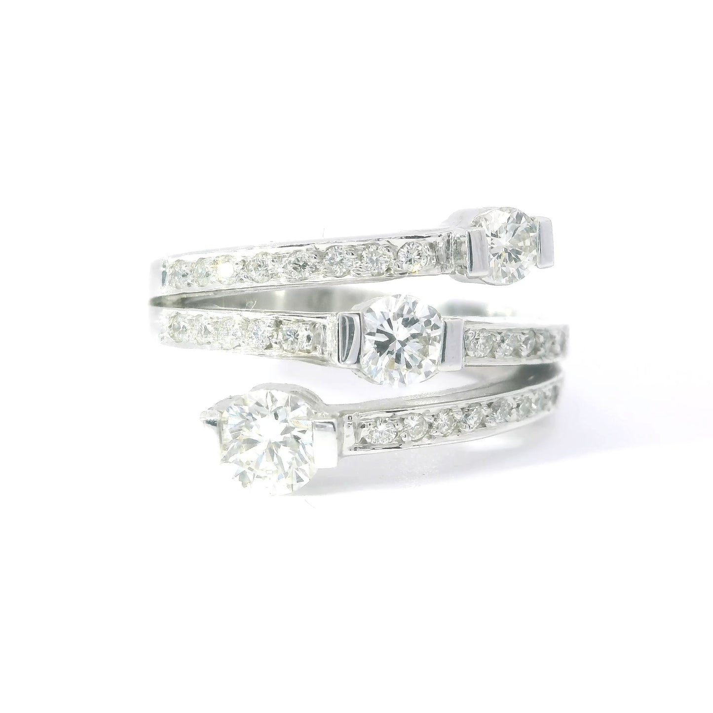 18ct White Gold Ring with Diamonds