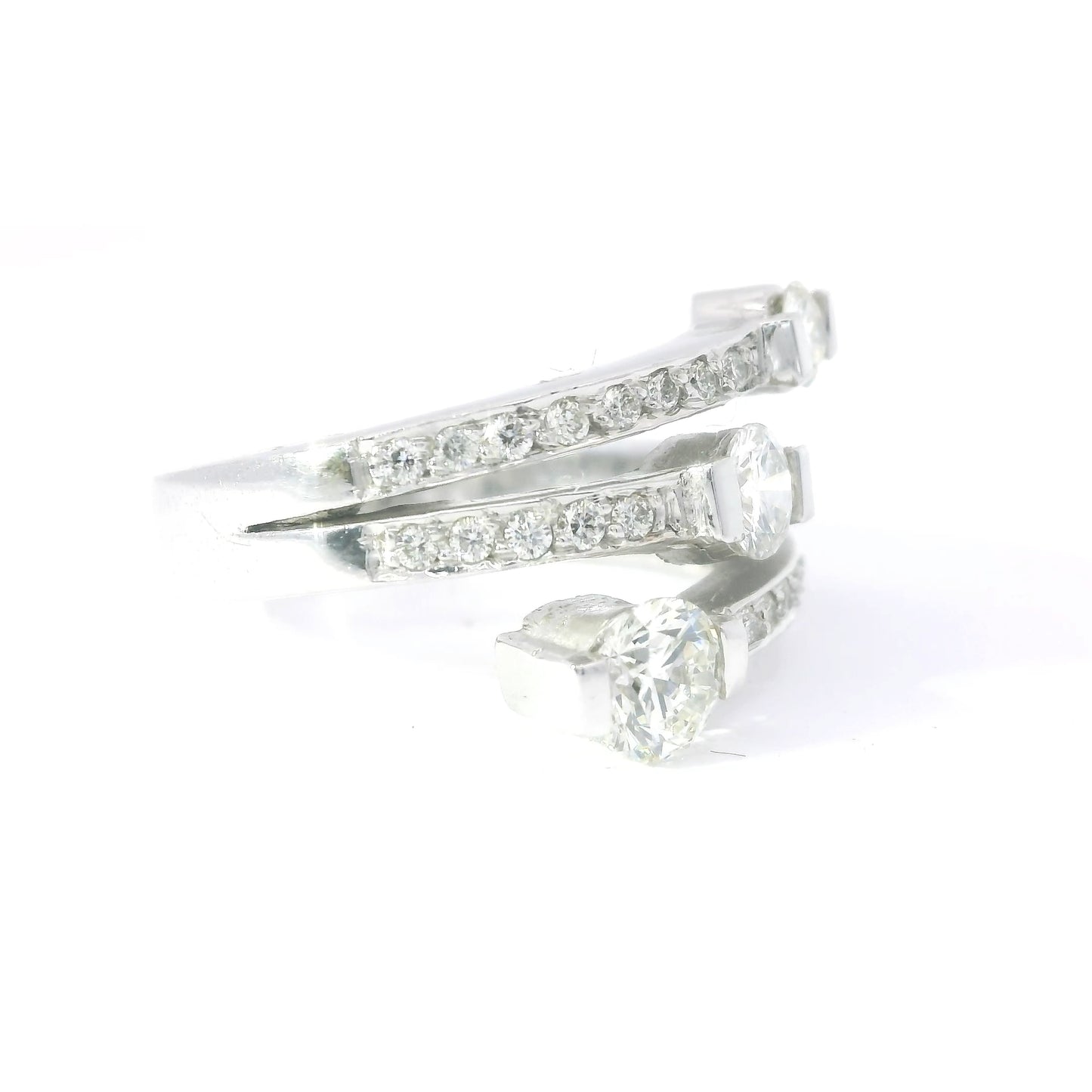 18ct White Gold Ring with Diamonds