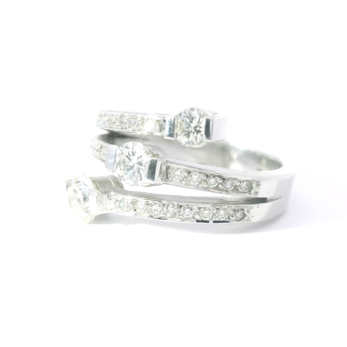 18ct White Gold Ring with Diamonds