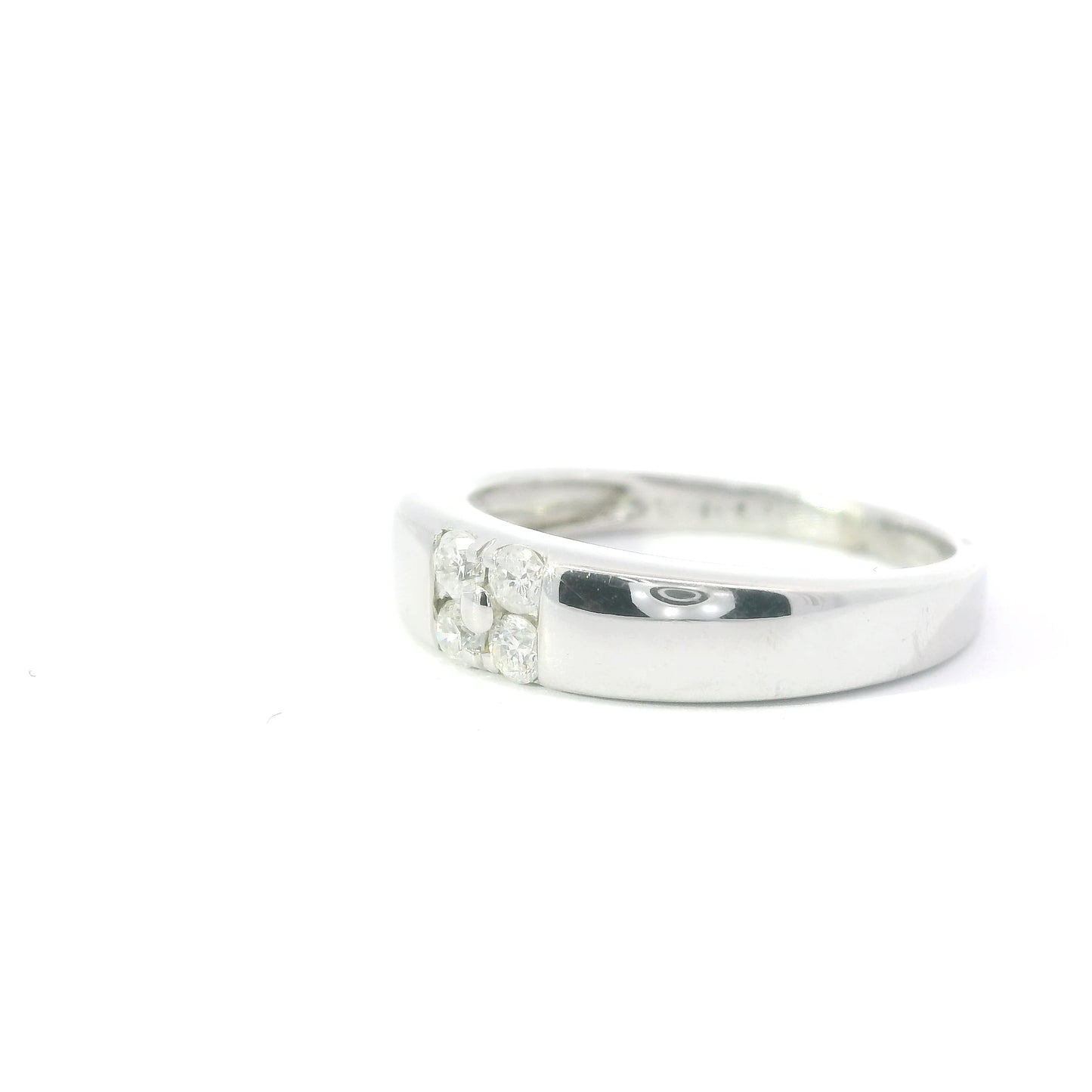18ct White Gold Ring with Diamonds