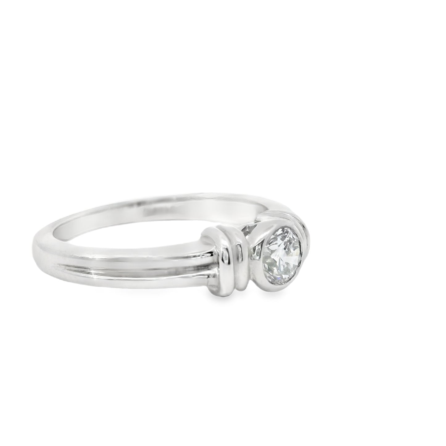 18ct White Gold Ring with Diamond