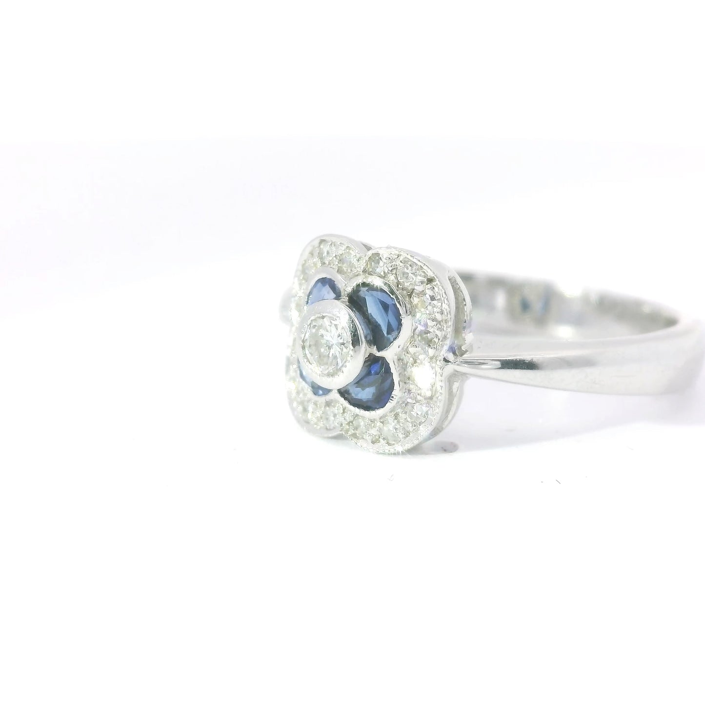 18ct White Gold Ring with Diamonds and Sapphires