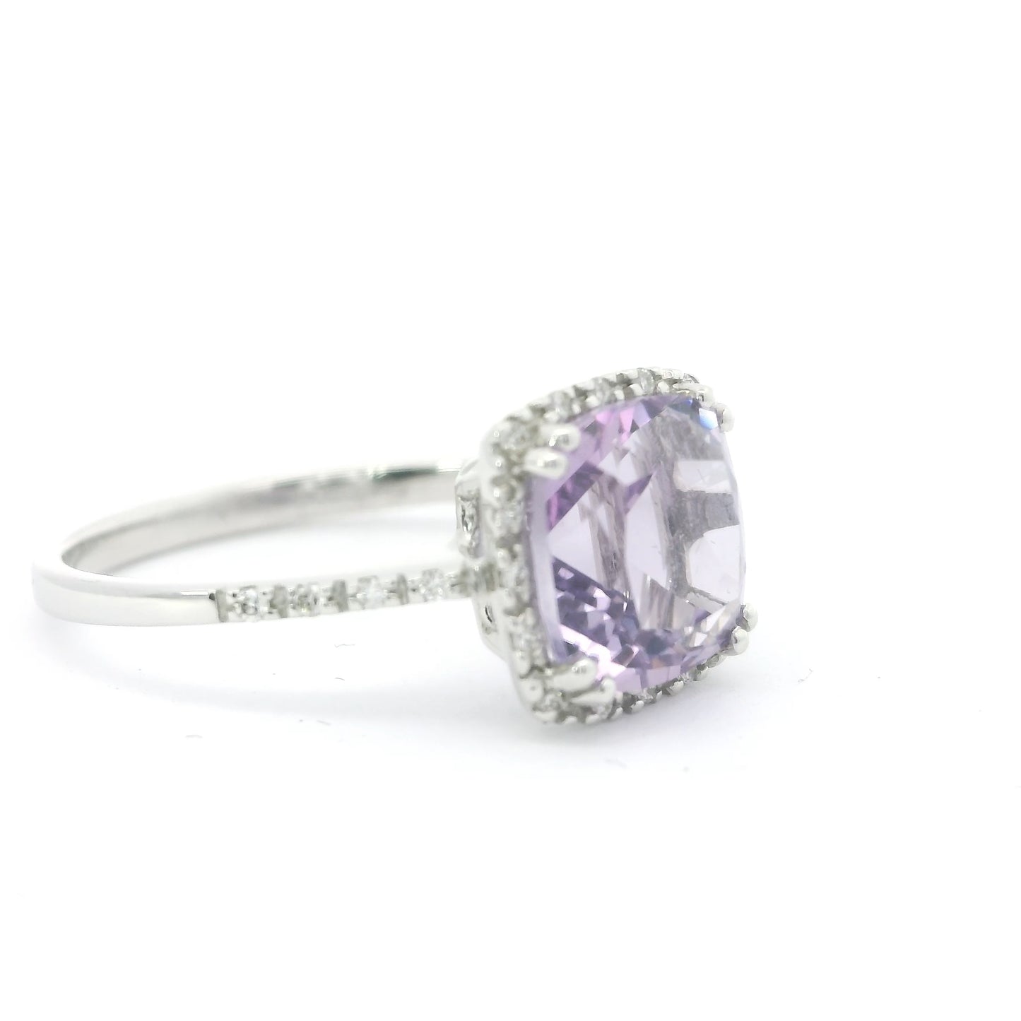 9ct White Gold Amethsyt and Diamonds Ring .09 2.05cts