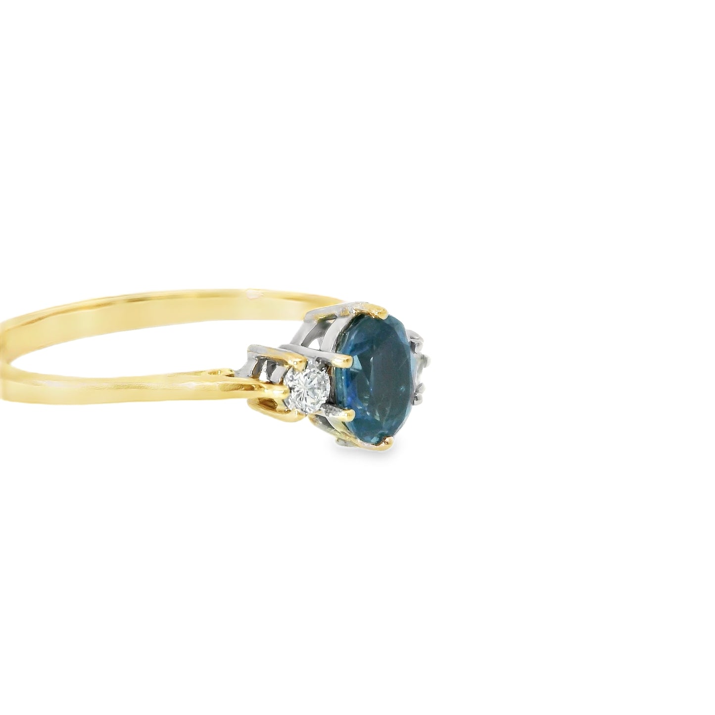 18ct Gold Ring with Sapphire and Diamonds