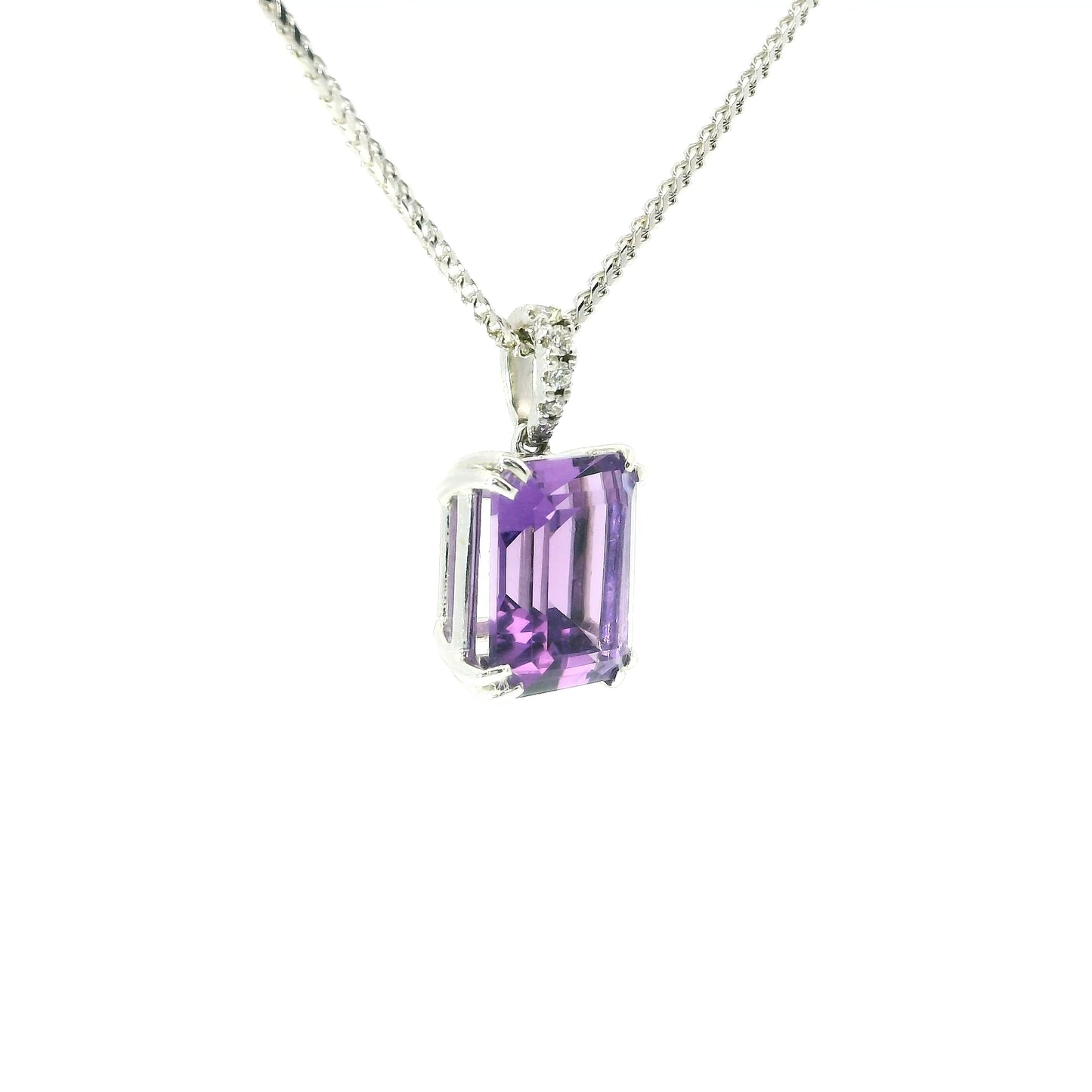 18ct White Gold Pendant with Amethyst and Diamodns