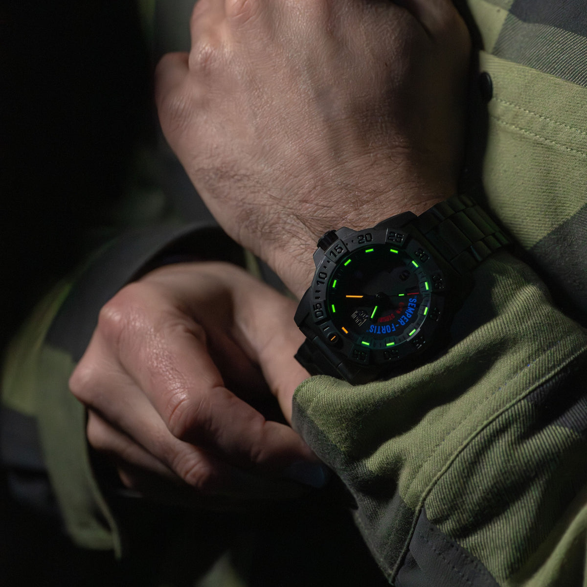 Luminox SEMPER-FORTIS XS.3515.N LLT and Super-LumiNova illumination