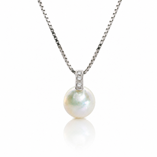 18ct White Gold Diamond Pendant