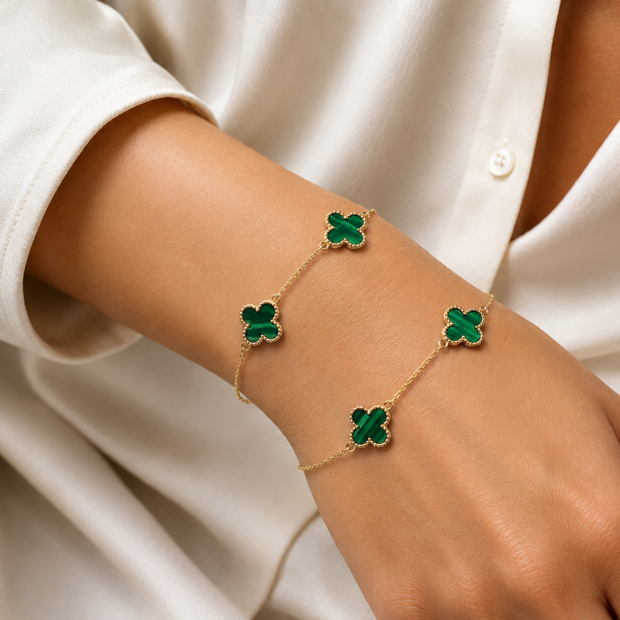 9ct yellow gold bracelet with natural malachite clover motifs