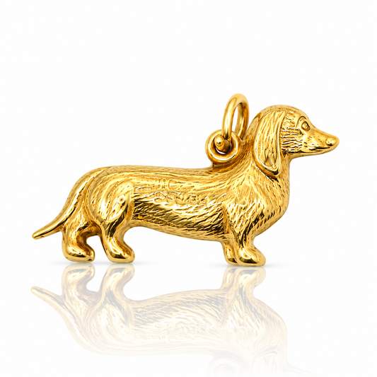 9ct yellow gold Dachshund sausage dog charm 20mm x 12mm on white background