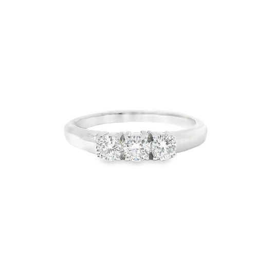 18ct White Gold Ring with Diamonds