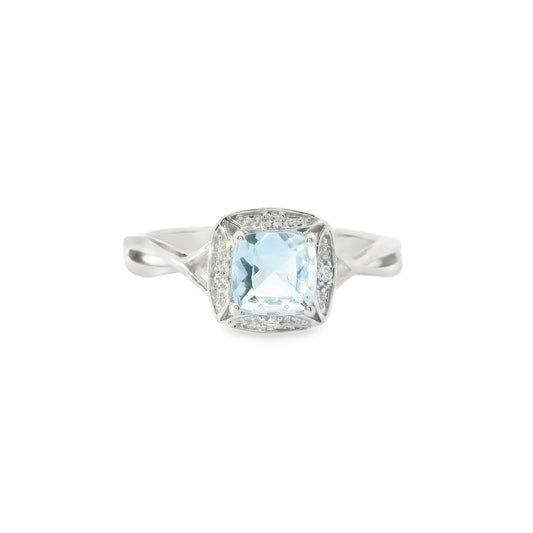 18ct White Gold Ring with Aquamarine and Diamonds
