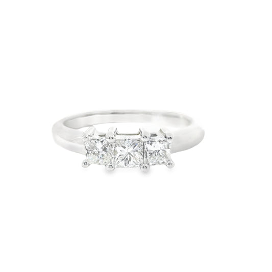 18ct White Gold Ring with Diamonds