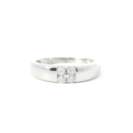 18ct White Gold Ring with Diamonds