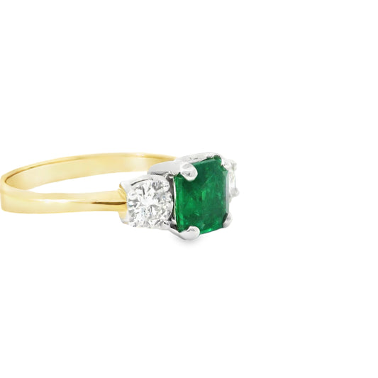 18ct Gold ring with Emerald and Diamonds