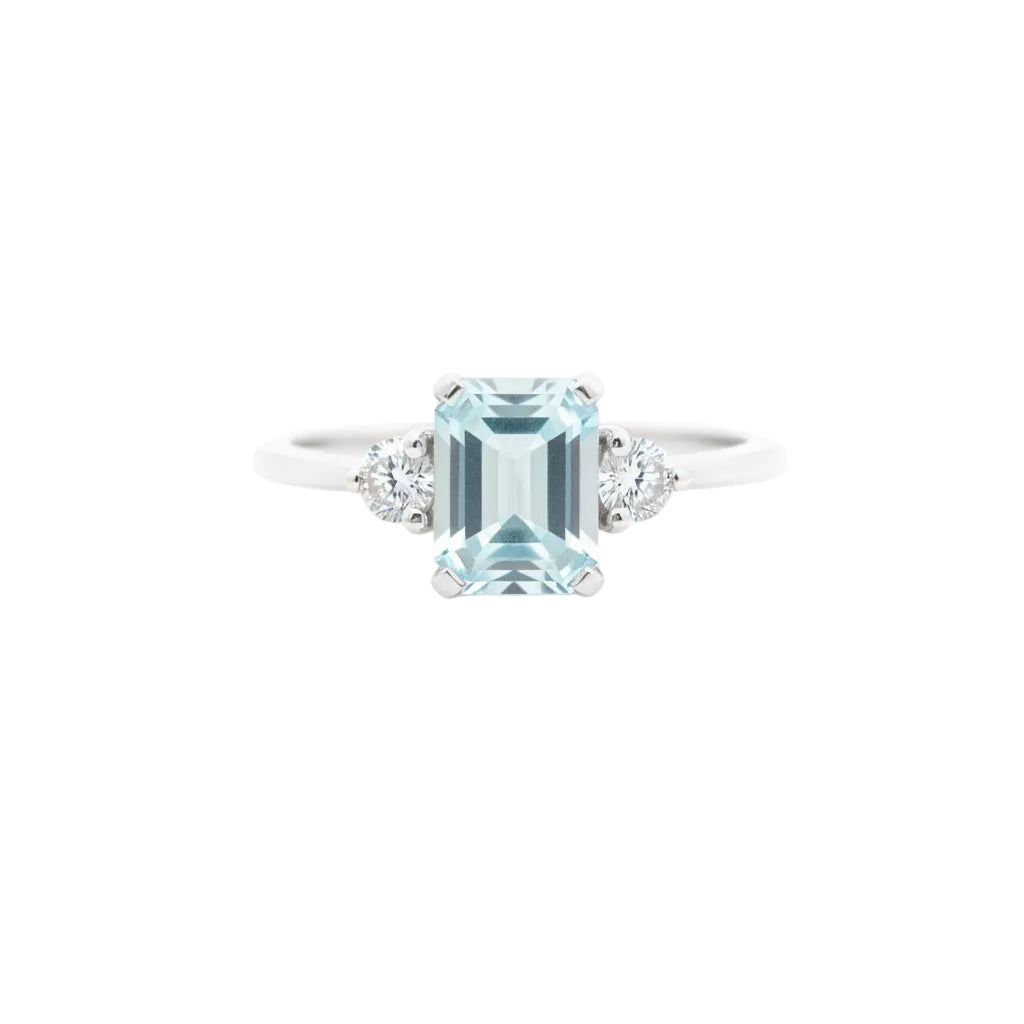 18ct Aquamarine and Diamonds RIng