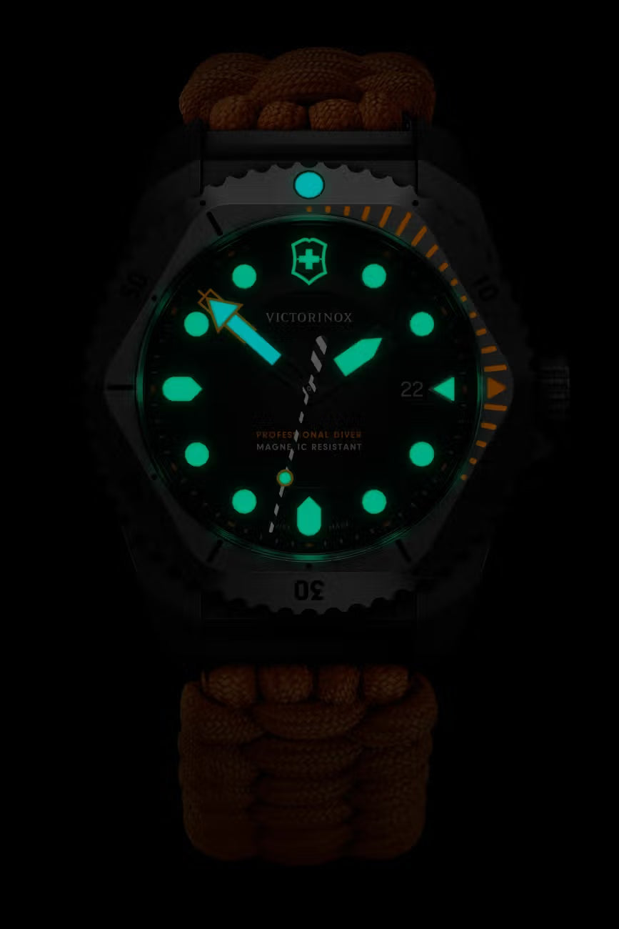 Victorinox Dive Pro Quartz 242069.1 black titanium unidirectional diving bezel