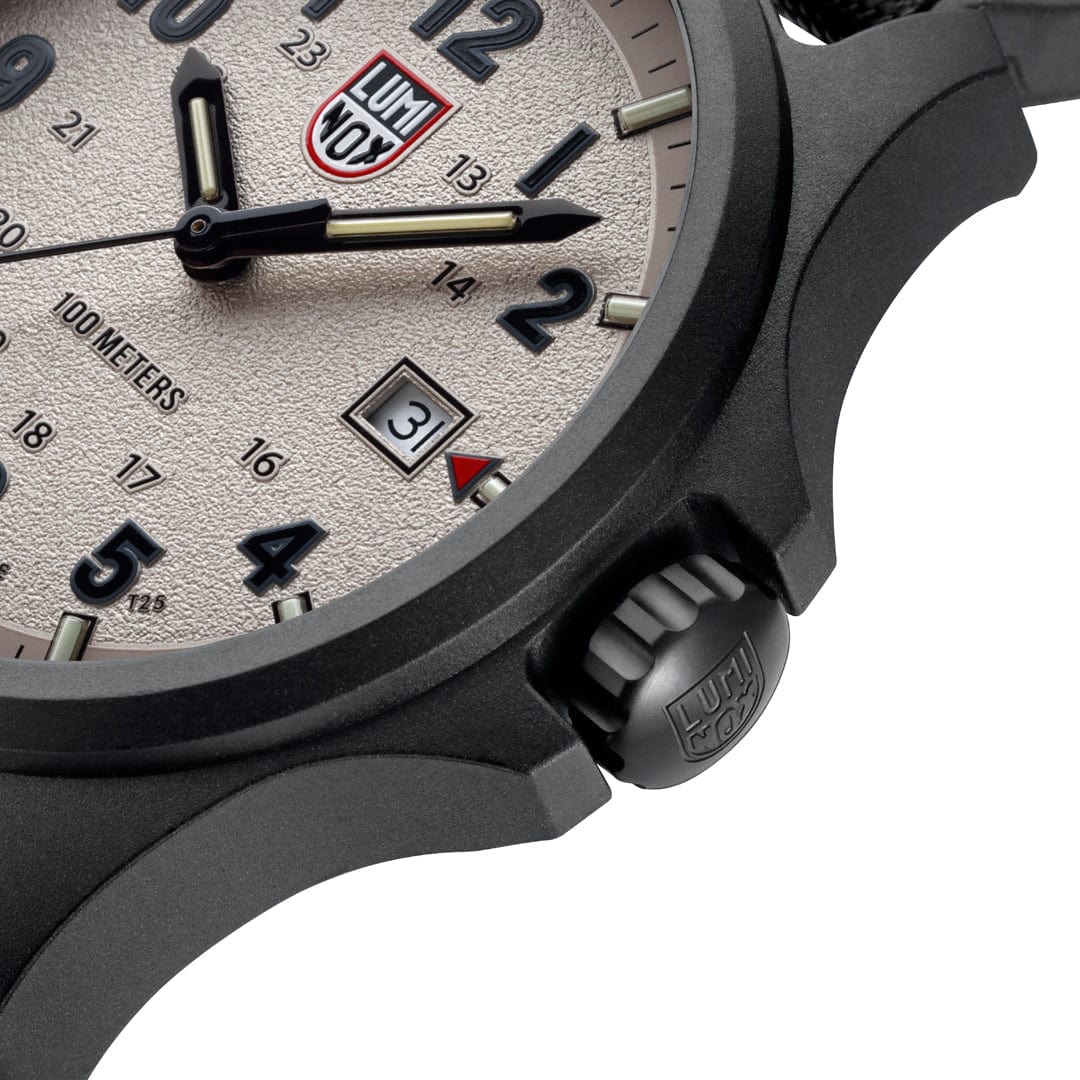 Luminox Atacama Field XL.1971.2 CARBONOX case and crown