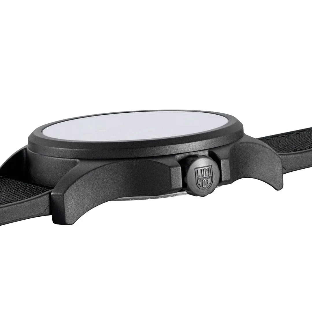 Luminox Atacama Field XL.1971.2 CARBONOX case and crown