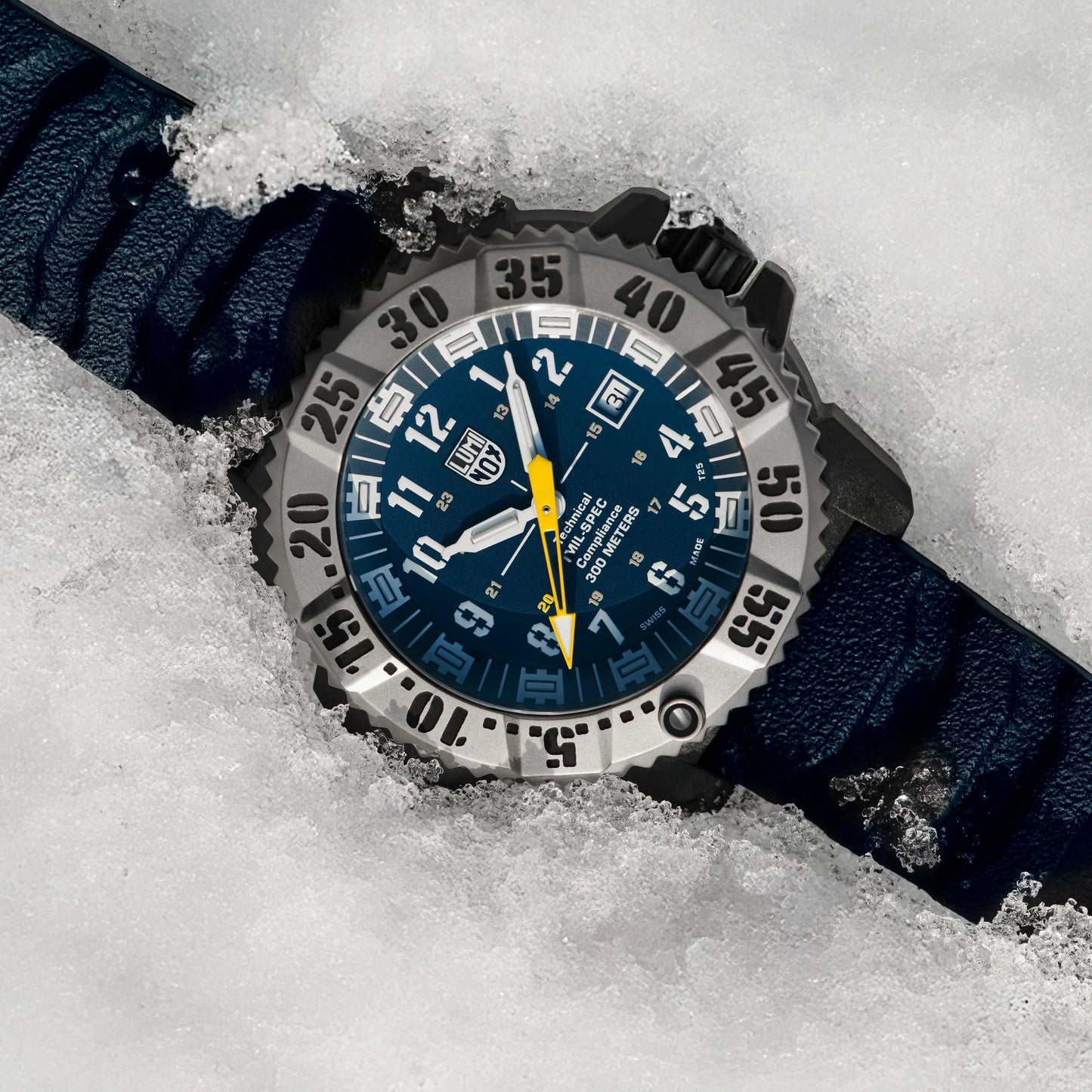 Luminox MIL-SPEC XL.3355.SET 46mm military watch with blue dial