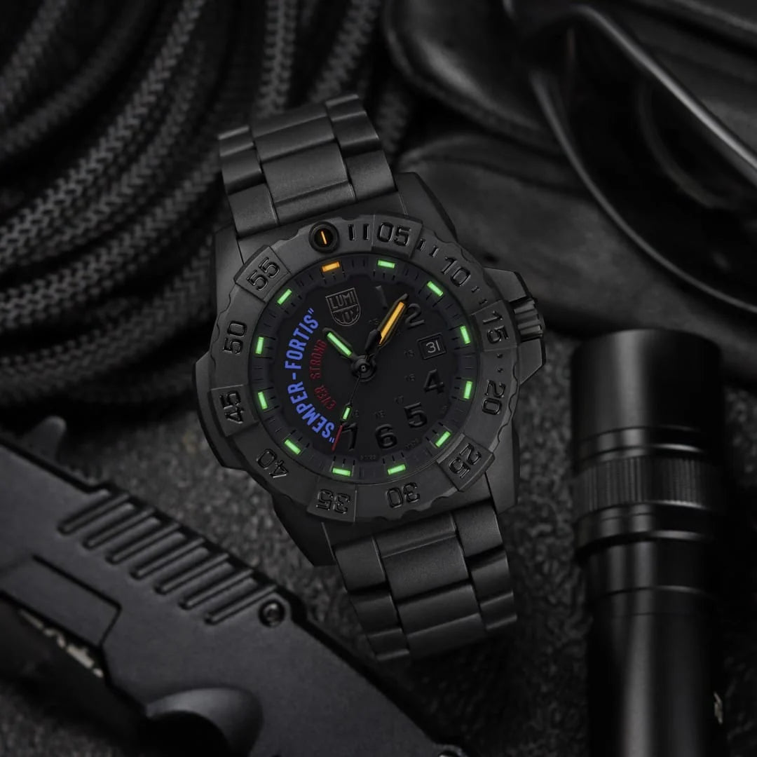 Luminox SEMPER-FORTIS XS.3515.N LLT and Super-LumiNova illumination