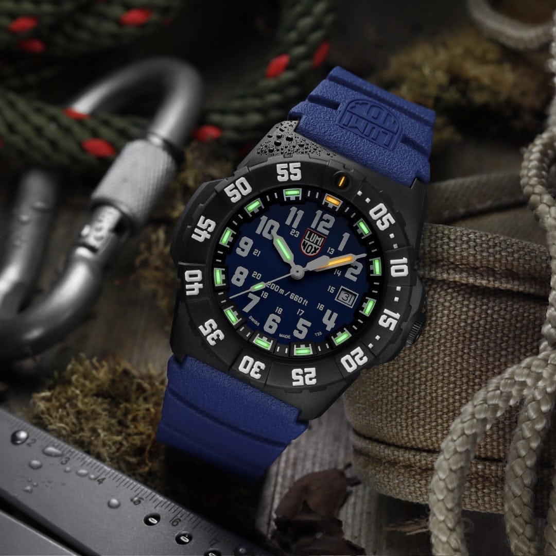 Luminox Navy SEAL XS.3553 self-powered LLT illumination