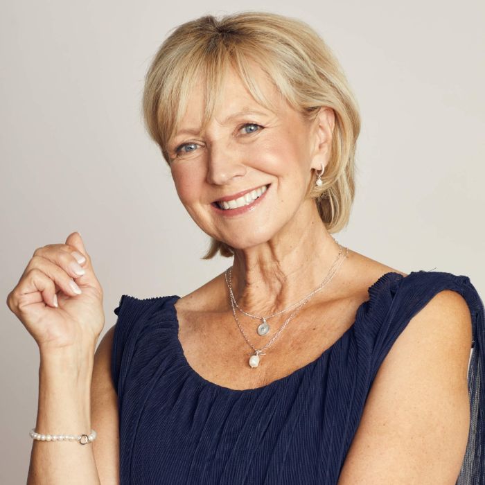 T-Bar Chain Necklace with White Pearl