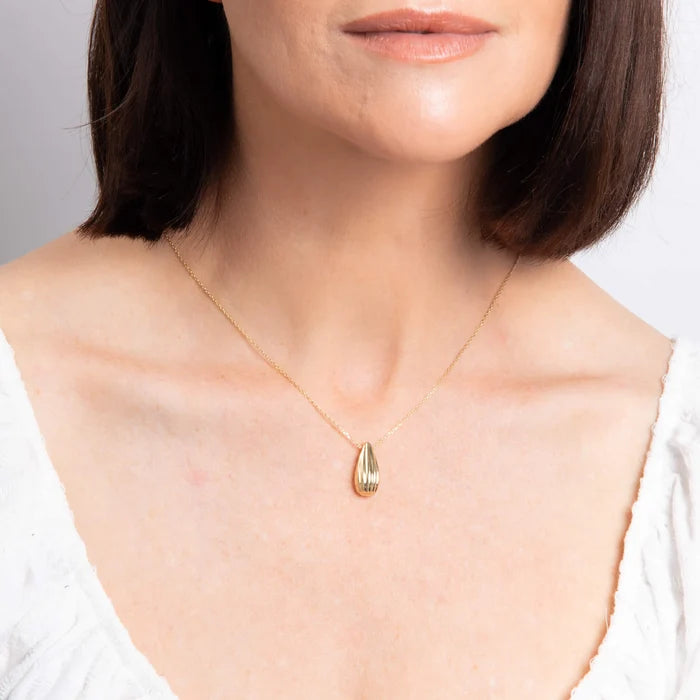 9ct yellow gold sculpted drop necklace on 45 cm chain